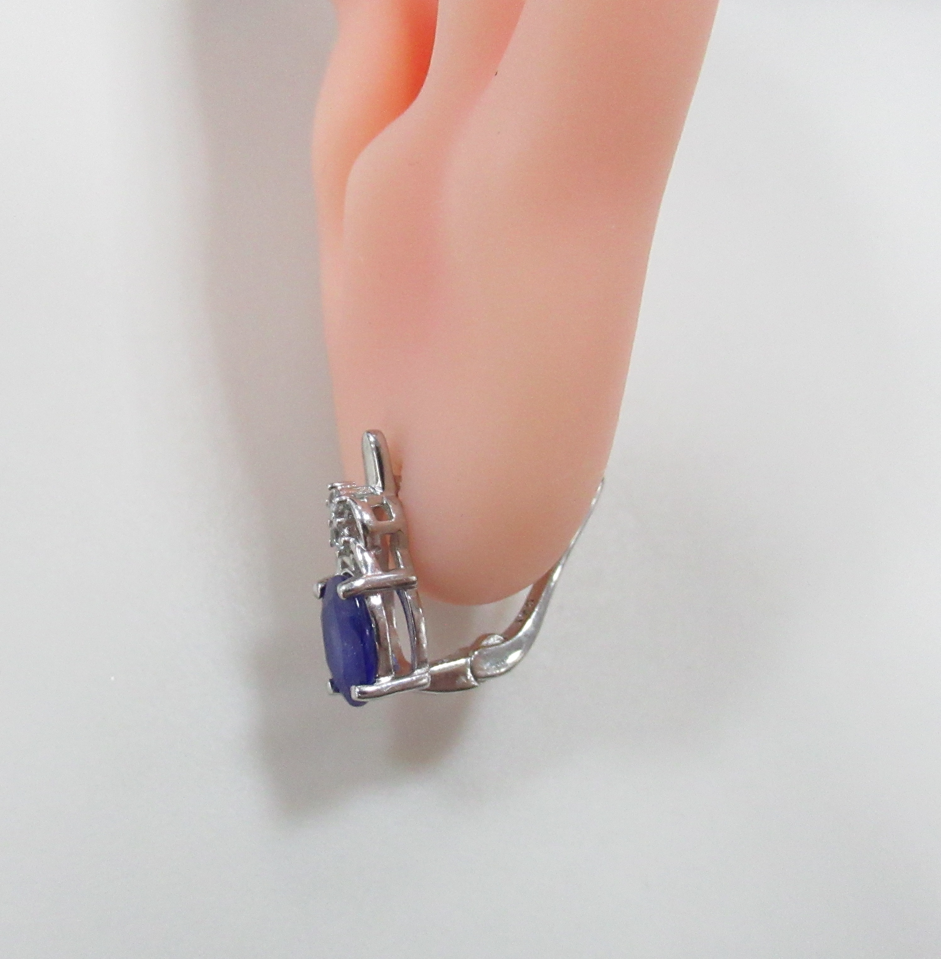 Серебряные серьги с сапфирами